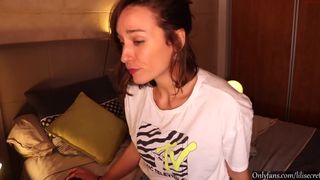 liaisonsdangereuses pretty lady puts on juicy vagina