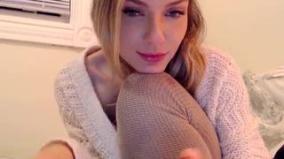 zeta_bb Hottie Masturbates Cunt