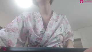 xwithy cute slut fucks vaginal opening