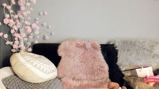 sastina Pretty brunette