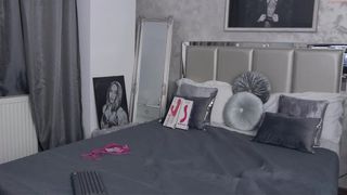 michaminxxx cute slut masturbates with a vibrator