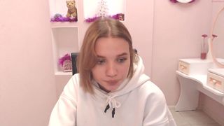 selena_wow  chick in stockings erotic masturbates