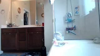 amber_fun  dick shows off her shaved cunt