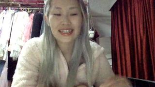 whitemeow  vicious girls shows boobs