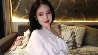 aynakio  tasty slut naughty with a vibrator