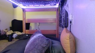 strawberry  passionately jerking off her wet cunt