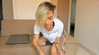 simone harlot posing in pantyhose