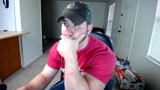 hotmuscles6t9 with a toy in the ass