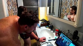 tinydancer0107 to the cute chick rubs her clit