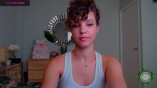 theislandgirl Dark-haired curva