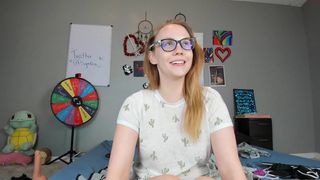 syndica sexy blonde hard jerks both holes