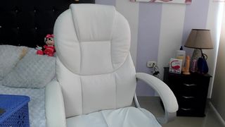 neytiri_moon shy chick poses naked