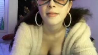 lillyspunk busty bitch massages her pussy and nipples