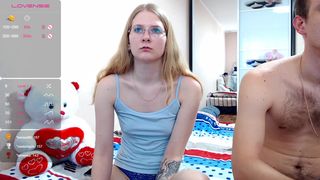 hot_live_cum gorgeous model tightly stretches both holes.