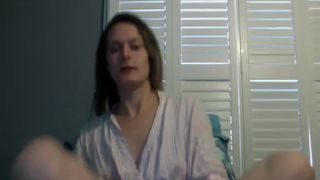 sweethello44 busty harlot fingering pussy