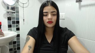 sweet_samantha_ gorgeous model tightly stretches both holes.