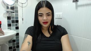 sweet_samantha_ gorgeous model tightly stretches both holes.