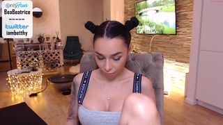 squirtbetty sexually jerking pussy