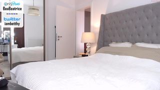 squirtbetty jerking in the car