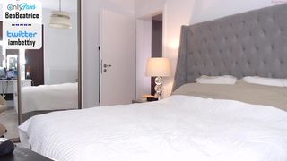 squirtbetty jerking in the car