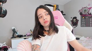 sherryshen spectacular devil smartly jerks off her dildo