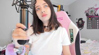 sherryshen spectacular devil smartly jerks off her dildo