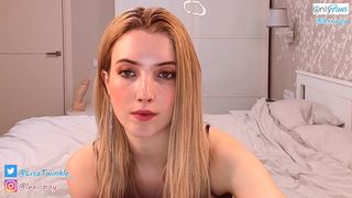 lisatwinkle charming finger jerking off