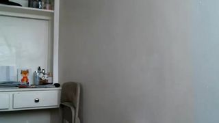 kitty_cox cute  cam girl  pulls pussy