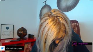 debralee busty bitch jerking her pussy with phallus