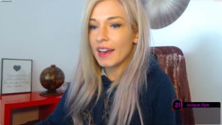 debralee busty bitch jerking her pussy with phallus