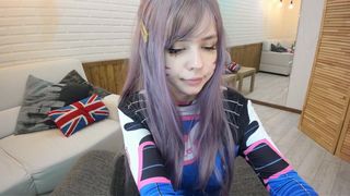 auroracameron black-haired handjob lying on the couch