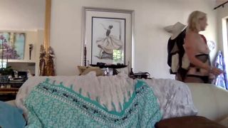 gl1tter_barbie playing with her ass and pussy