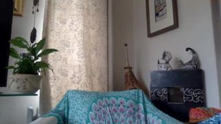 gl1tter_barbie black-haired babe jerks off her cunt