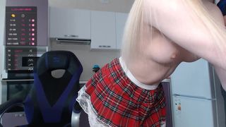 anyeess Dark haired girl