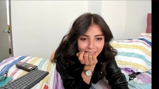 aliciawonder_ mature chick pulls pussy