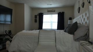 kaci_kash gently twisting her ass