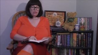 Lovely Lilith babe in stockings fucking in her pussy