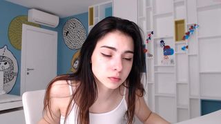 stiret naughty bitch fucks pussy