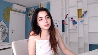 stiret naughty bitch fucks pussy