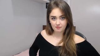 silvia_ami cute chick jerks both holes