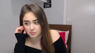 silvia_ami cute chick jerks both holes