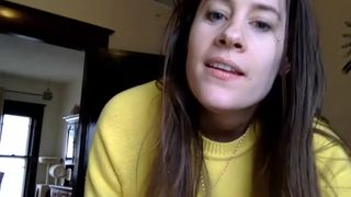 lala_nibbles modest model posing in fries