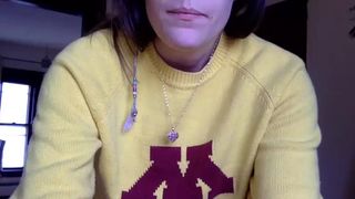 lala_nibbles modest model posing in fries