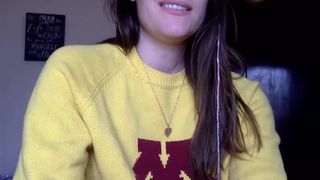 lala_nibbles modest model posing in fries