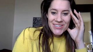 lala_nibbles busty small exposes her charms