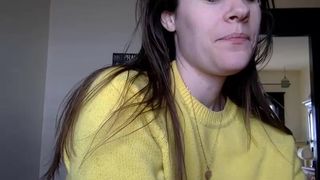 lala_nibbles busty small exposes her charms