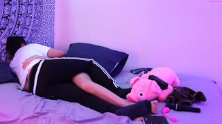 devynrose69 brilliant bitch jerks both holes
