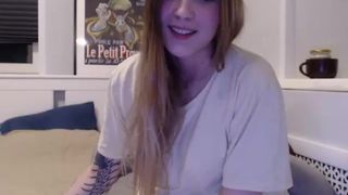 yolluna incendiary bitch is naughty at the pool