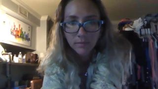 vernspice pretty girl fucks her cap