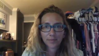 vernspice black-haired beauty pulls sex lips